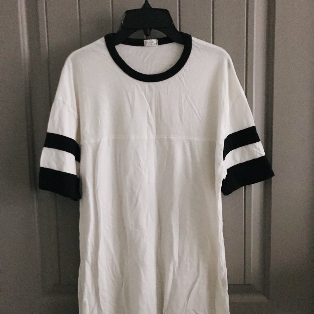 SOLD - brandy melville black & white oversized tee